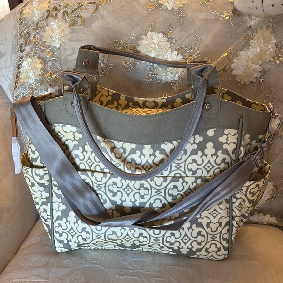 Petunia Pickle Bottom city carryall diaper computer bag very spacious waterproof - Picture 2 of 15